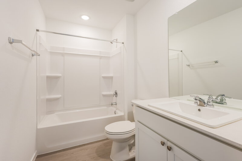 1,695/Mo, 536 Roquefort St New Braunfels, TX 78130 Bathroom View 2