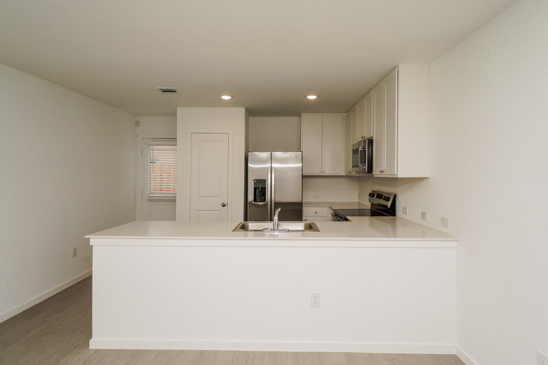 1,635/Mo, 543 Roquefort St New Braunfels, TX 78130 Kitchen View 2