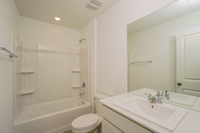 1,635/Mo, 543 Roquefort St New Braunfels, TX 78130 Bathroom View