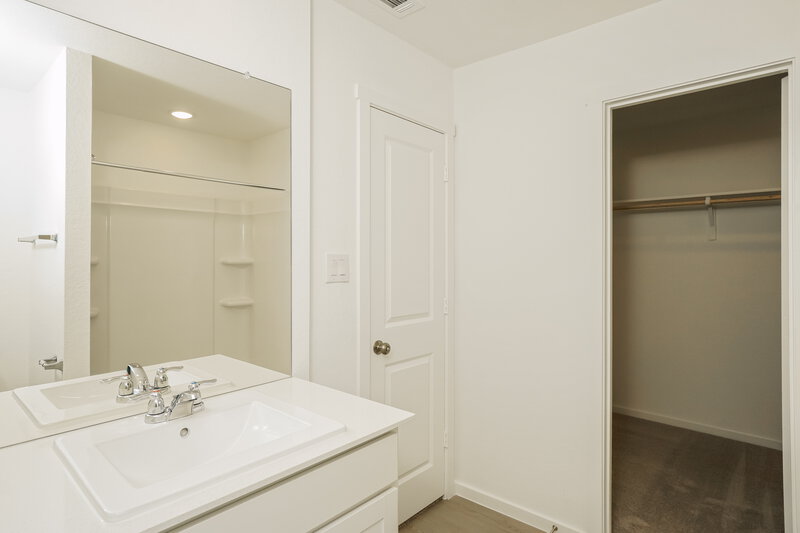 1,675/Mo, 548 Roquefort St New Braunfels, TX 78130 Main Bathroom View