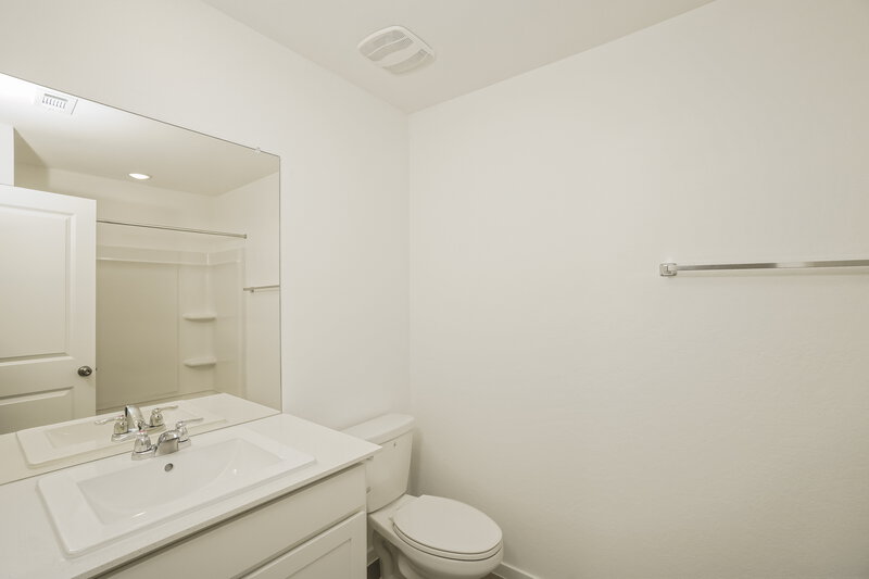 1,675/Mo, 548 Roquefort St New Braunfels, TX 78130 Bathroom View