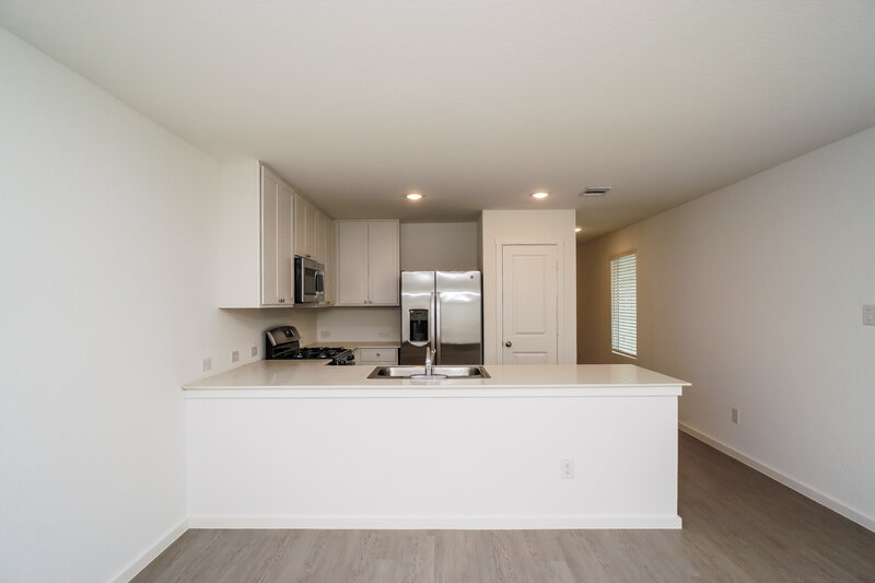 1,485/Mo, 11524 Chestnut Rose Converse, TX 78109 Kitchen View 2