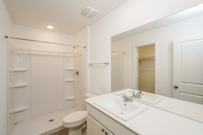 1,485/Mo, 11524 Chestnut Rose Converse, TX 78109 Main Bathroom View