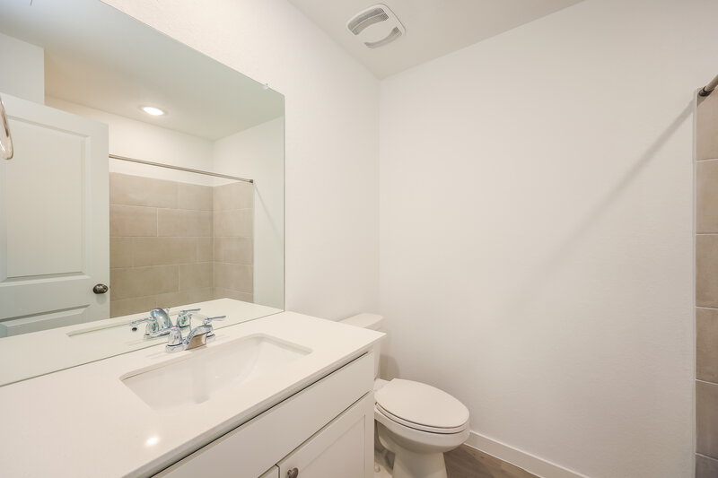 1,850/Mo, 15522 Crescent Pine San Antonio, TX 78253 Bathroom View