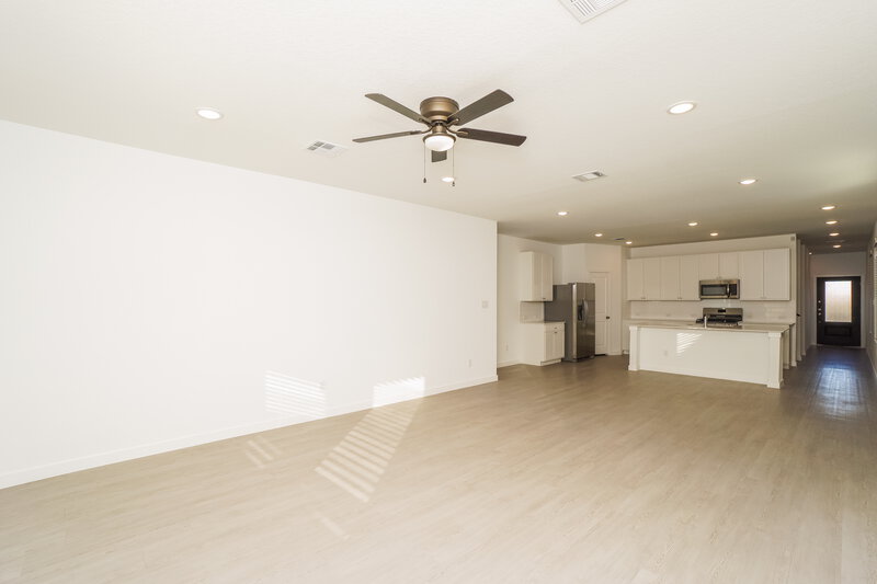 2,015/Mo, 15546 Crescent Pine St San Antonio, TX 78253 Living Room View 2