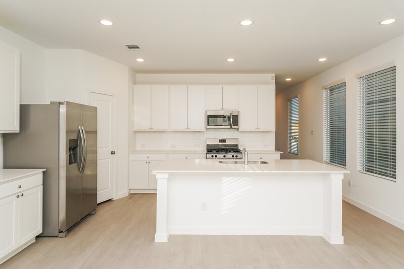 2,015/Mo, 15546 Crescent Pine St San Antonio, TX 78253 Kitchen View