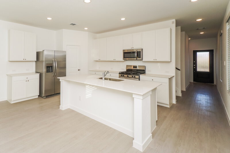 2,015/Mo, 15546 Crescent Pine St San Antonio, TX 78253 Kitchen View 2