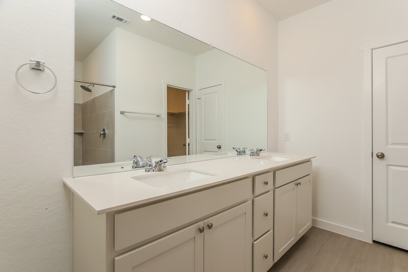 1,820/Mo, 15554 Crescent Pine San Antonio, TX 78253 Main Bathroom View