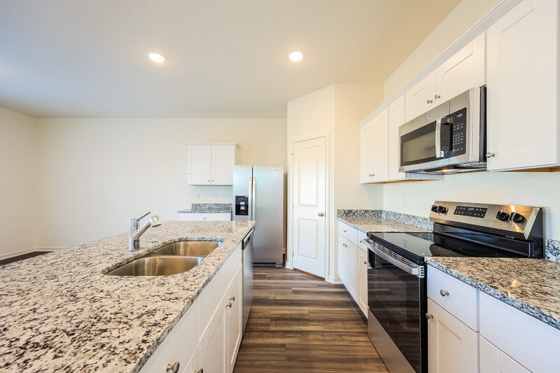 1,895/Mo, 5827 Texas Palm Dr Converse, TX 78109 Kitchen View 2