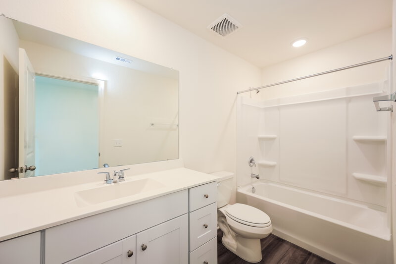 1,895/Mo, 5827 Texas Palm Dr Converse, TX 78109 Bathroom View