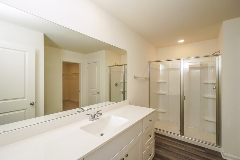 2,040/Mo, 5831 Texas Palm Dr Converse, TX 78109 Main Bathroom View