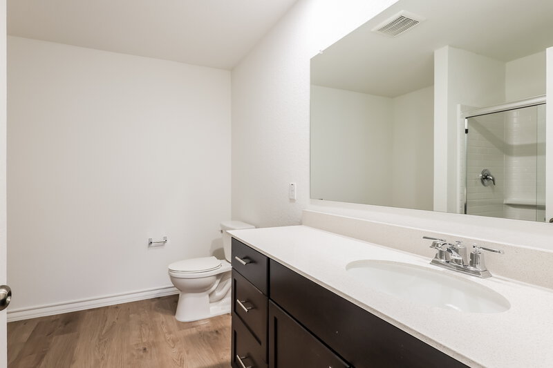 1,710/Mo, 10223 Monte Carmel Pl Converse, TX 78109 Main Bathroom View