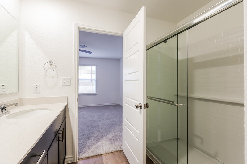 1,710/Mo, 10223 Monte Carmel Pl Converse, TX 78109 Main Bathroom View 2