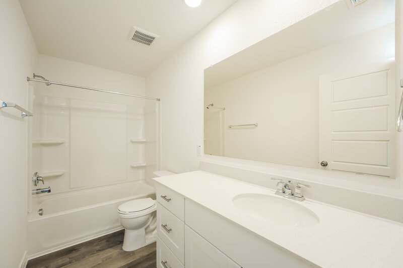 2,100/Mo, 10219 Monte Carmel Pl Converse, TX 78109 Bathroom View