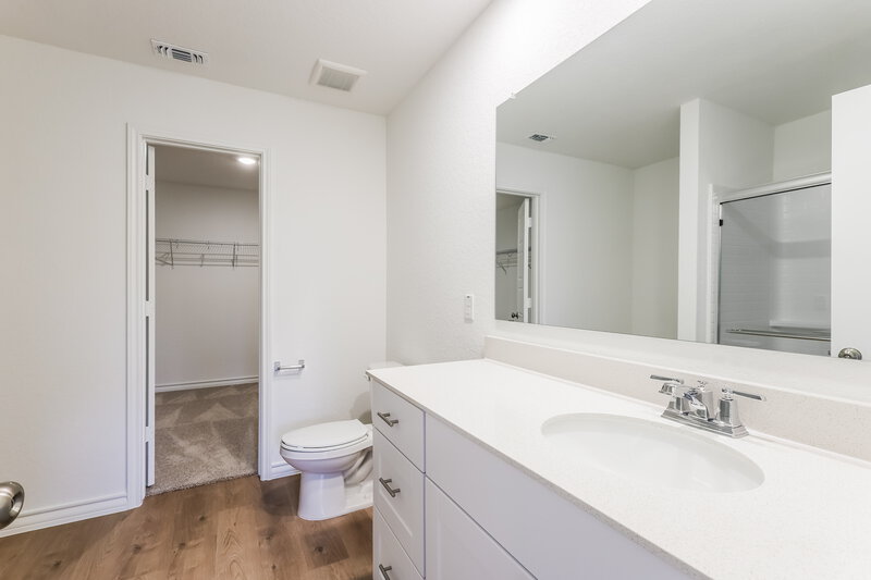 2,140/Mo, 10327 Monte Carmel Pl Converse, TX 78109 Main Bathroom View