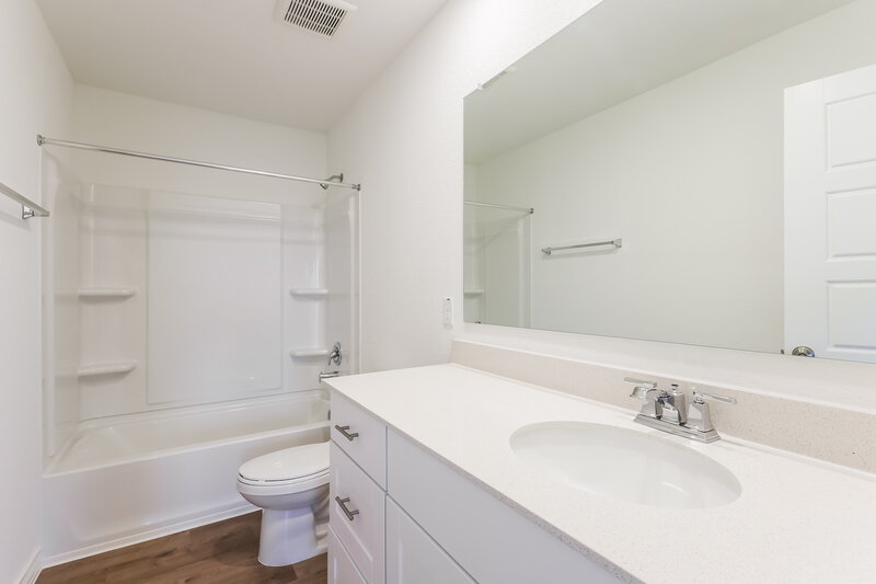 2,140/Mo, 10327 Monte Carmel Pl Converse, TX 78109 Bathroom View