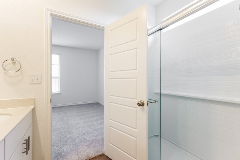 2,190/Mo, 1194 Casa Luminar Converse, TX 78109 Main Bathroom View