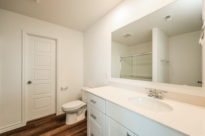 2,035/Mo, 10307 Monte Carmel Pl Converse, TX 78109 Main Bathroom View