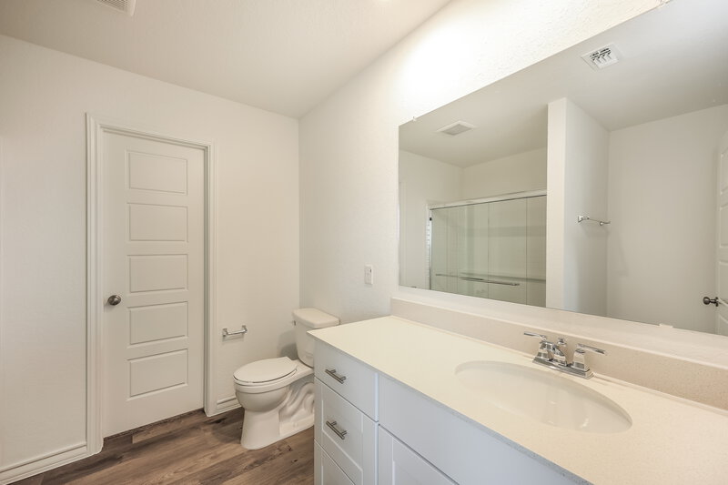 2,035/Mo, 10215 Monte Carmel Pl Converse, TX 78109 Main Bathroom View