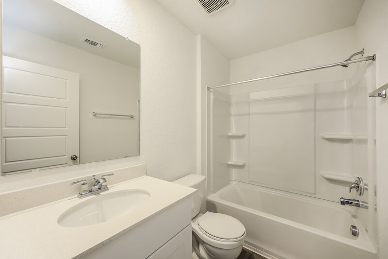 2,035/Mo, 10215 Monte Carmel Pl Converse, TX 78109 Bathroom View