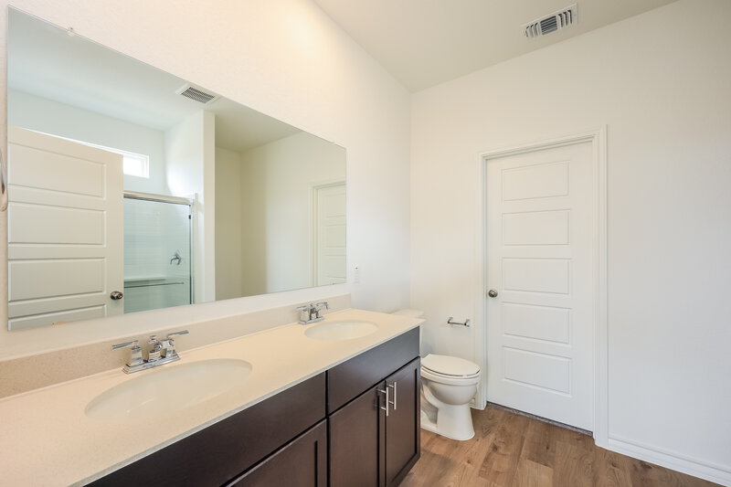 1,895/Mo, 1255 Punta Mita St Converse, TX 78109 Main Bathroom View