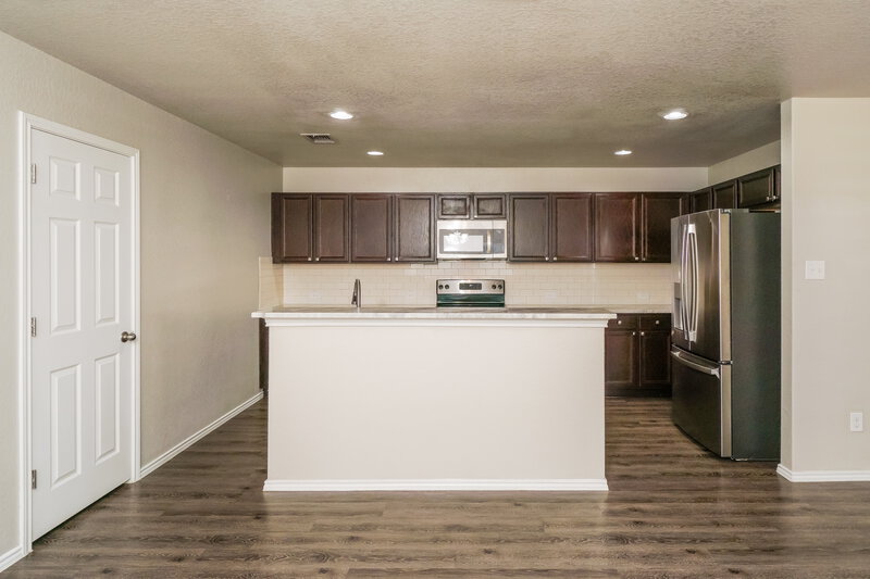 1,655/Mo, 6535 Davenport Bay Converse, TX 78109 Kitchen View 2