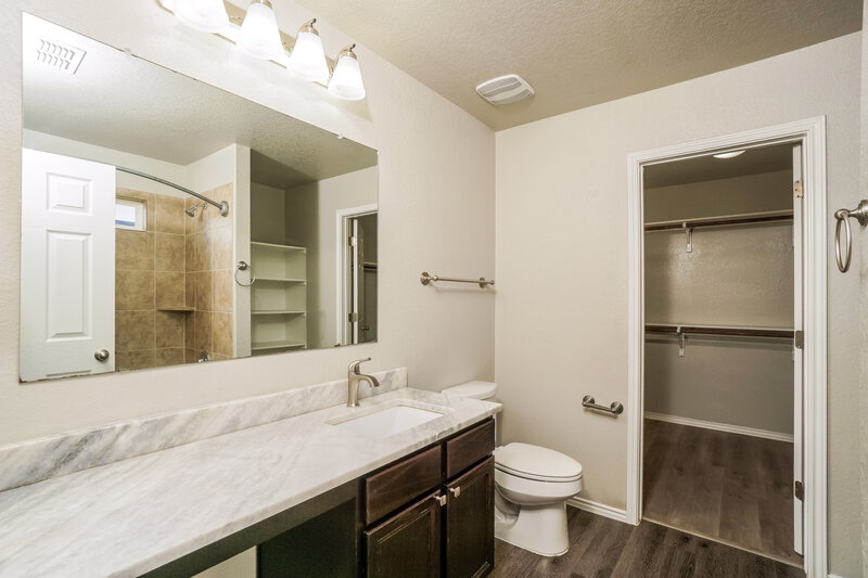 1,655/Mo, 6535 Davenport Bay Converse, TX 78109 Main Bathroom View