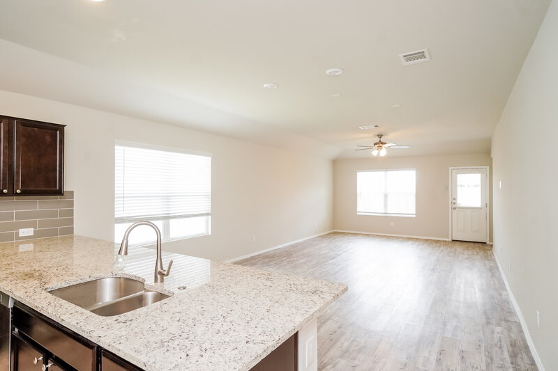2,550/Mo, 10667 Penelope Way Converse, TX 78109 Kitchen View