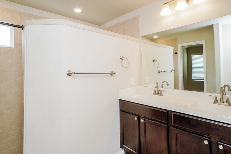 2,550/Mo, 10667 Penelope Way Converse, TX 78109 Bathroom View