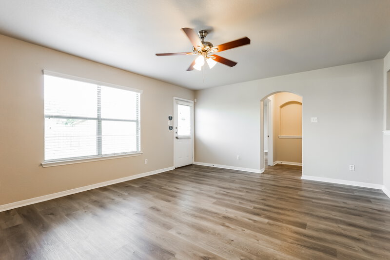 2,105/Mo, 8611 Ludlow Cove Converse, TX 78109 Living Room View