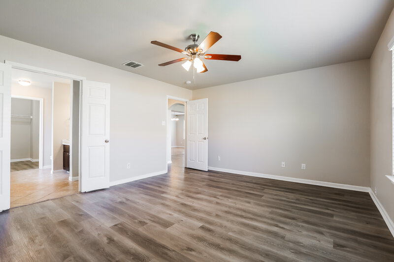 2,105/Mo, 8611 Ludlow Cove Converse, TX 78109 Main Bedroom View