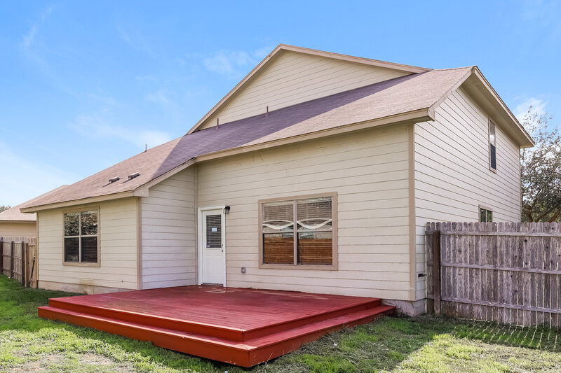2,105/Mo, 8611 Ludlow Cove Converse, TX 78109 Rear View