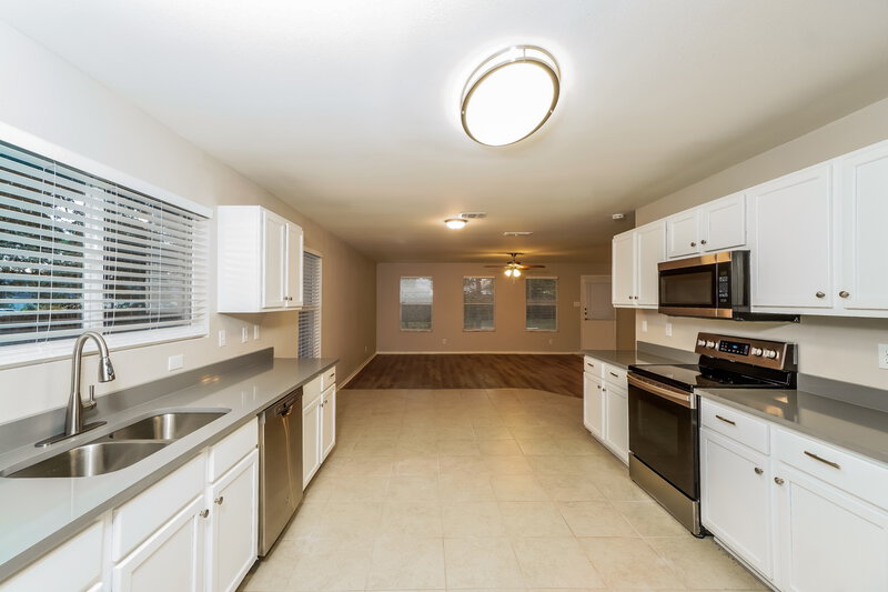 2,570/Mo, 20803 Blue Trinity San Antonio, TX 78259 Kitchen View 2