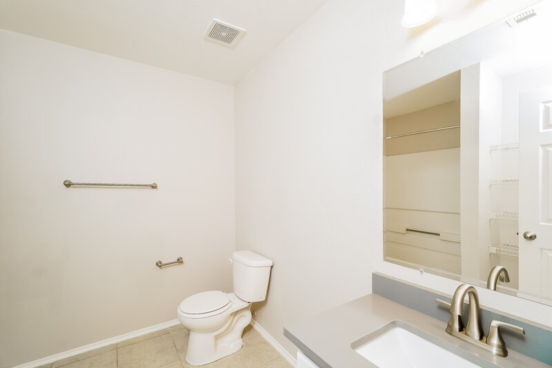 2,570/Mo, 20803 Blue Trinity San Antonio, TX 78259 Bathroom View