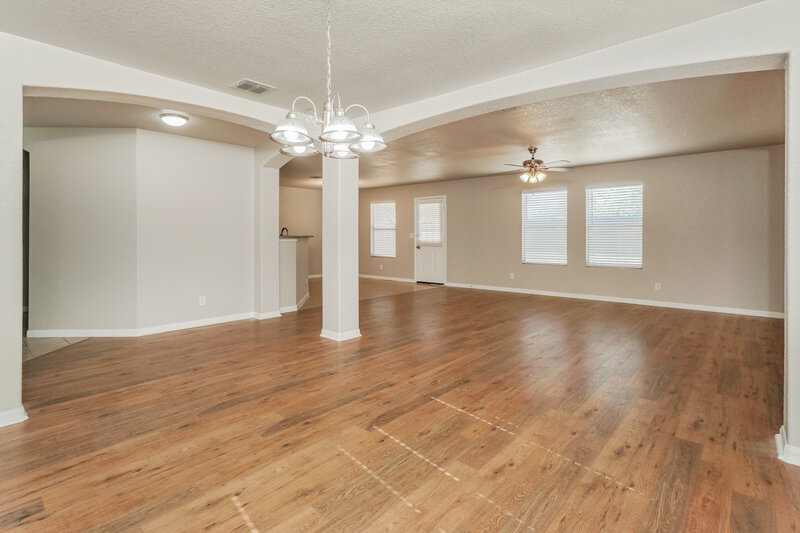 1,905/Mo, 10319 Royal Est San Antonio, TX 78245 Living Room View