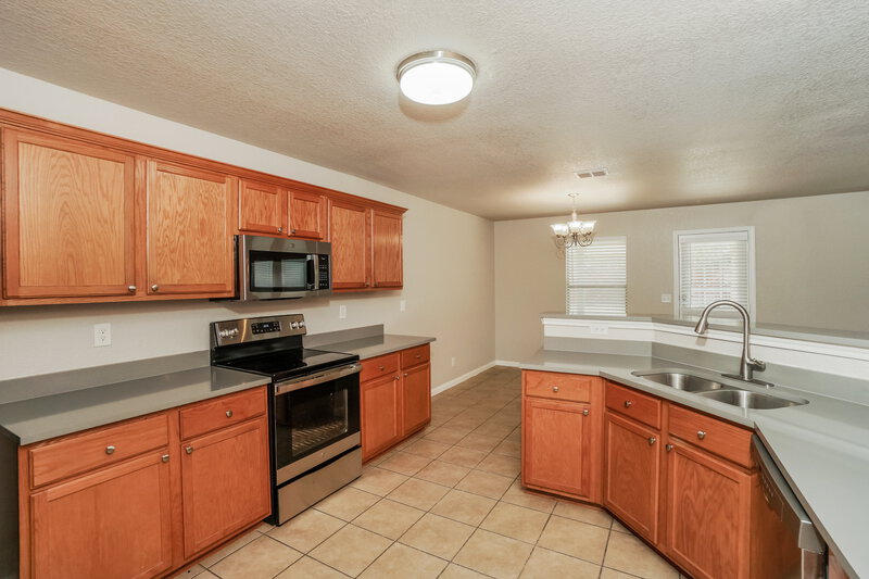 1,905/Mo, 10319 Royal Est San Antonio, TX 78245 Kitchen View