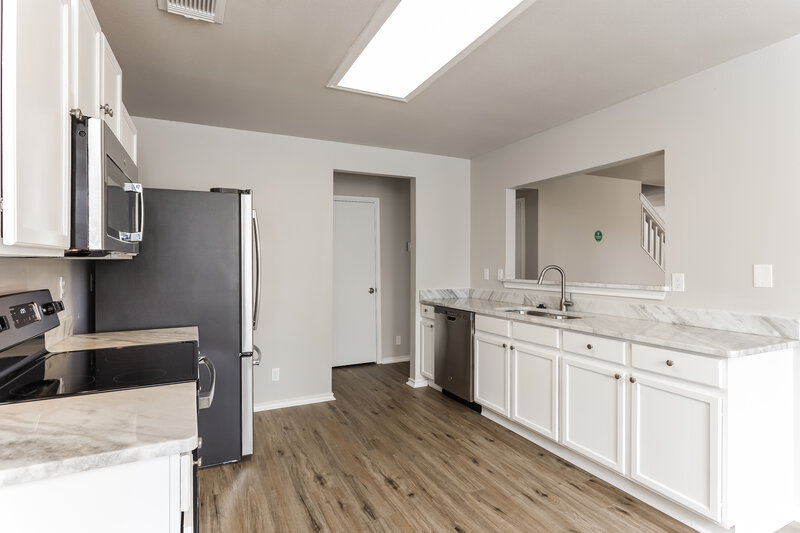 2,275/Mo, 347 Stone Point New Braunfels, TX 78130 Kitchen View