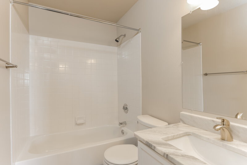 2,275/Mo, 347 Stone Point New Braunfels, TX 78130 Bathroom View