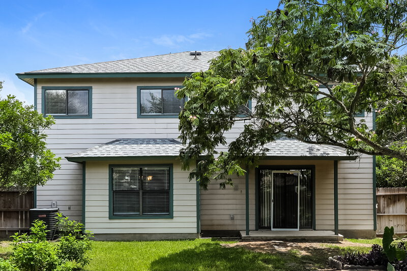 2,275/Mo, 347 Stone Point New Braunfels, TX 78130 Rear View