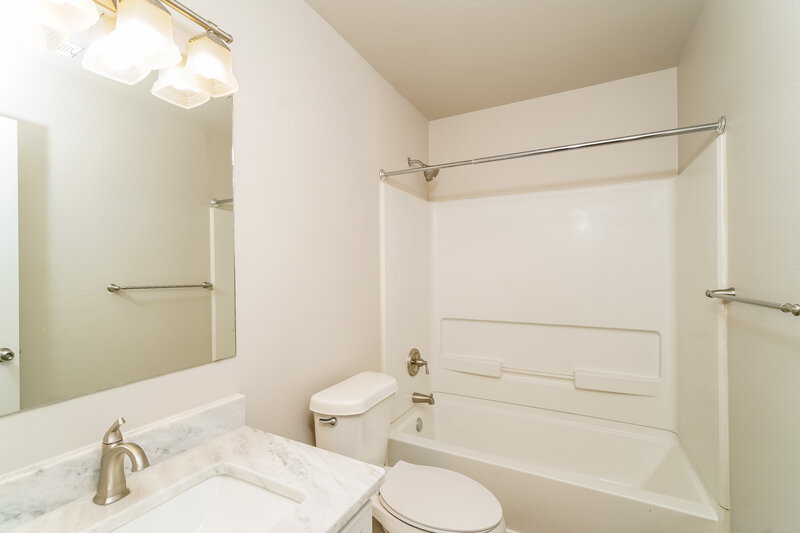 1,835/Mo, 120 Bay Willow Cibolo, TX 78108 Bathroom View