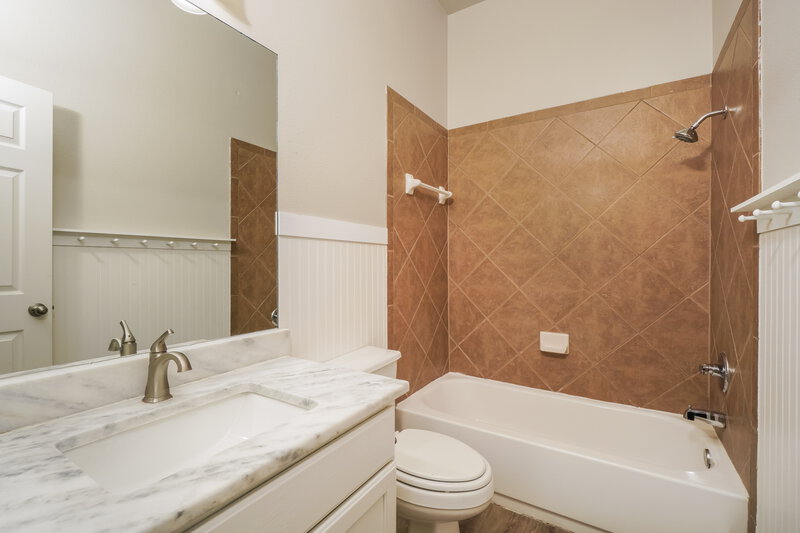 2,050/Mo, 3039 Hidden Meadow Seguin, TX 78155 Bathroom View