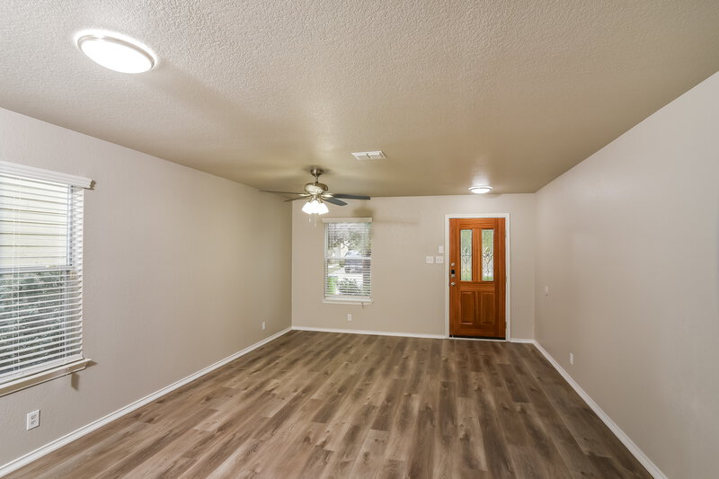2,350/Mo, 13415 Solar Crest San Antonio, TX 78245 Den View 2