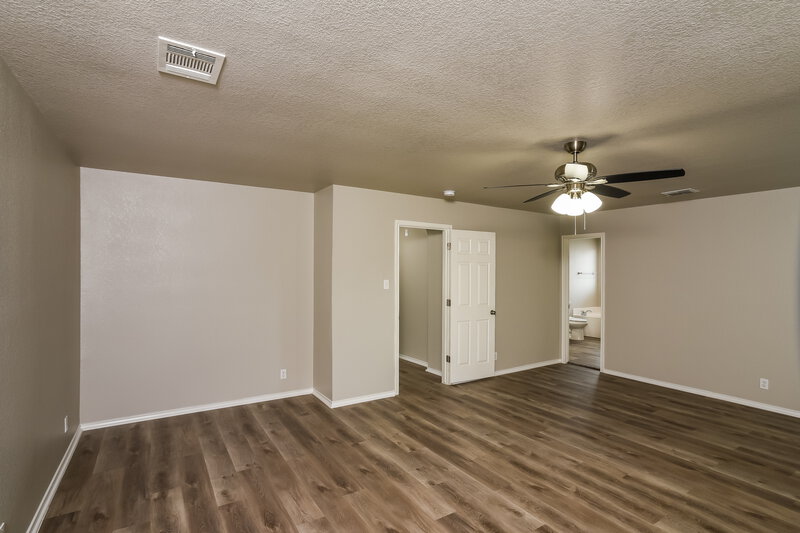 2,350/Mo, 13415 Solar Crest San Antonio, TX 78245 Main Bedroom View 2