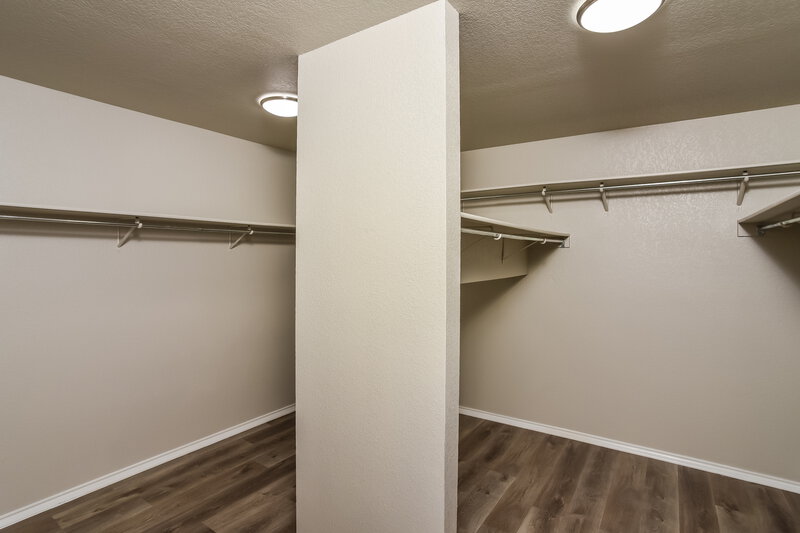 2,350/Mo, 13415 Solar Crest San Antonio, TX 78245 Walk In Closet View