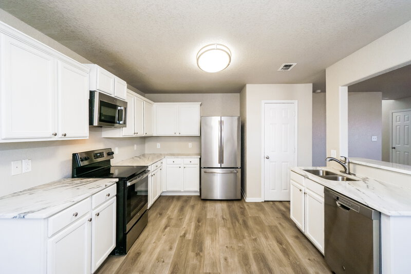 1,450/Mo, 5410 Chase Canyon San Antonio, TX 78252 Kitchen View 2