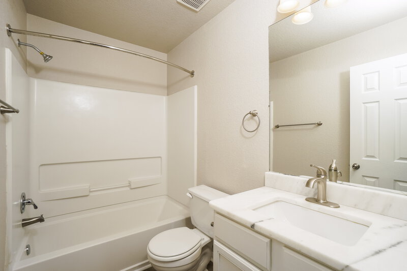 1,450/Mo, 5410 Chase Canyon San Antonio, TX 78252 Bathroom View