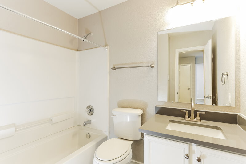 0/Mo, 1231 Range Finder San Antonio, TX 78245 Bathroom View