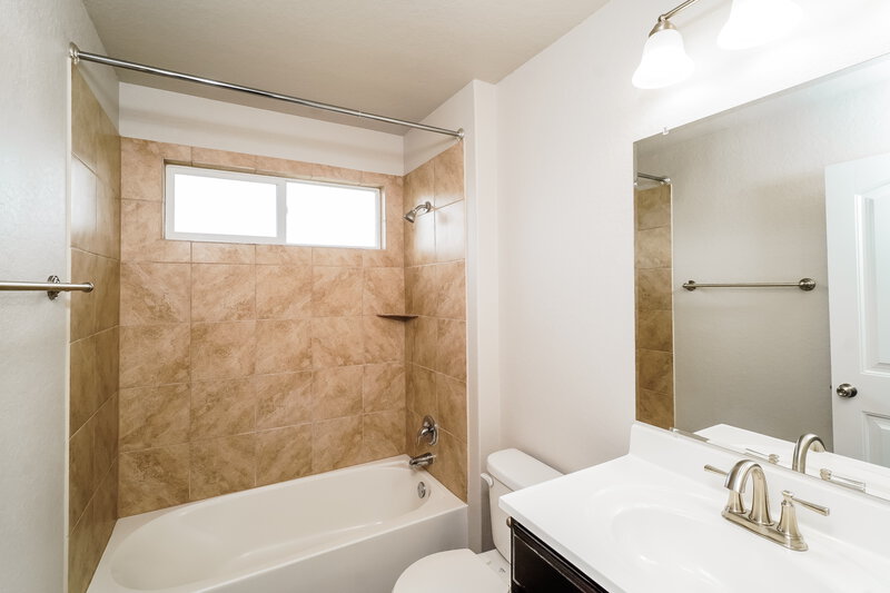 2,195/Mo, 11743 Verdis Valley San Antonio, TX 78245 Bathroom View