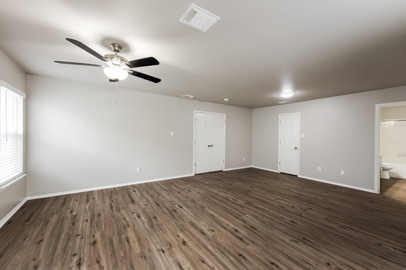 2,195/Mo, 310 Upland Creek San Antonio, TX 78245 Family Room View 2