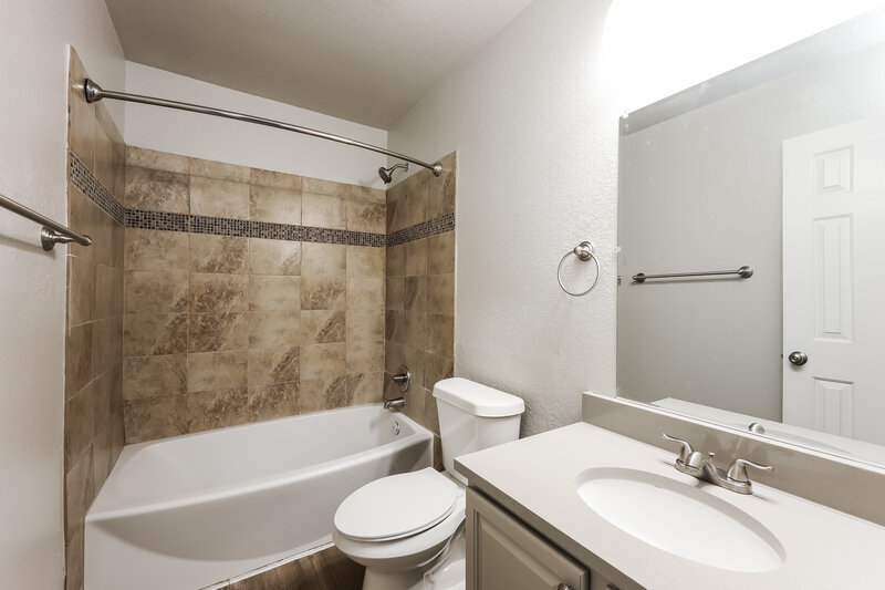 2,195/Mo, 310 Upland Creek San Antonio, TX 78245 Bathroom View